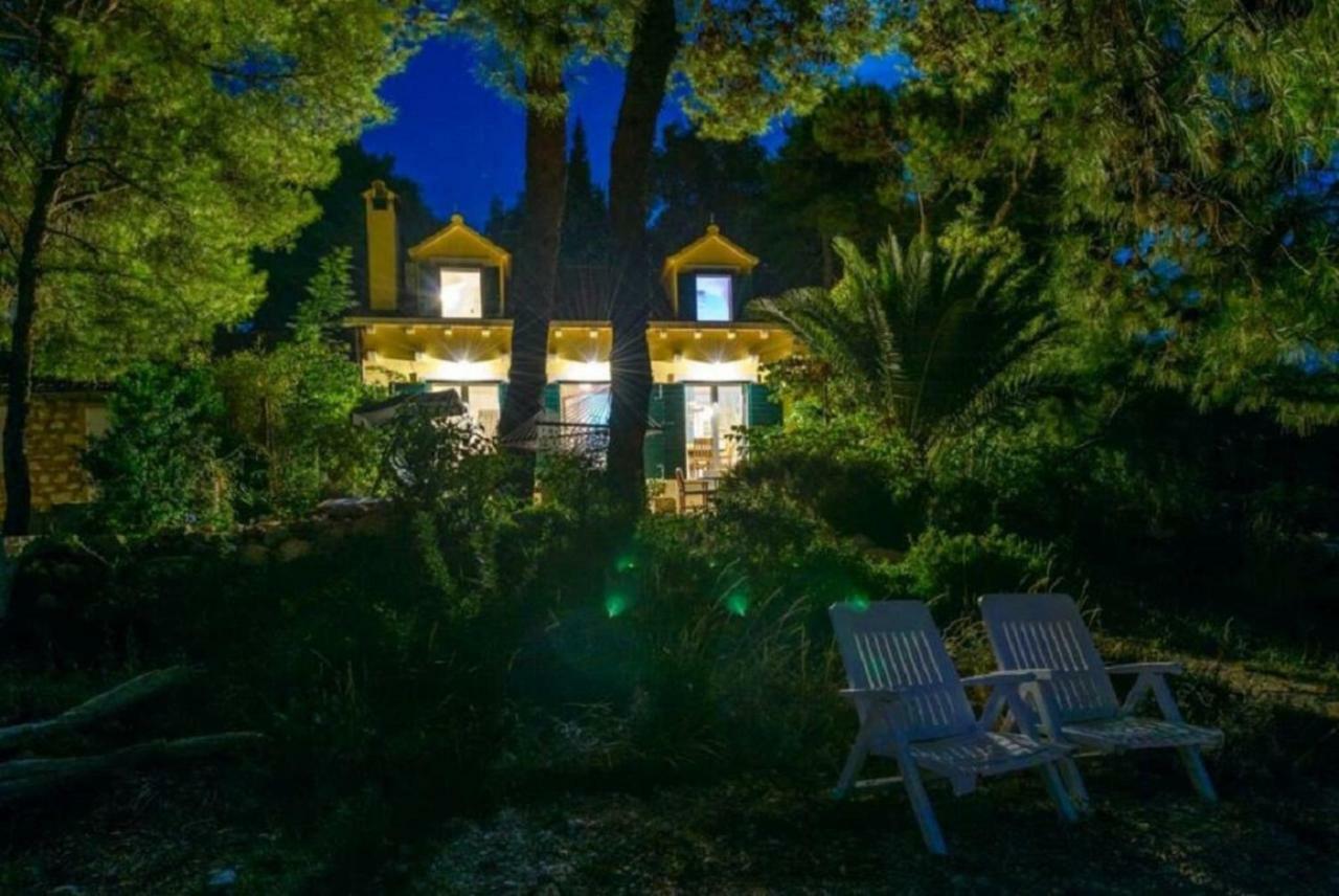 Deluxe Villa Sirena On The Beach With Pool Supetar Exteriér fotografie